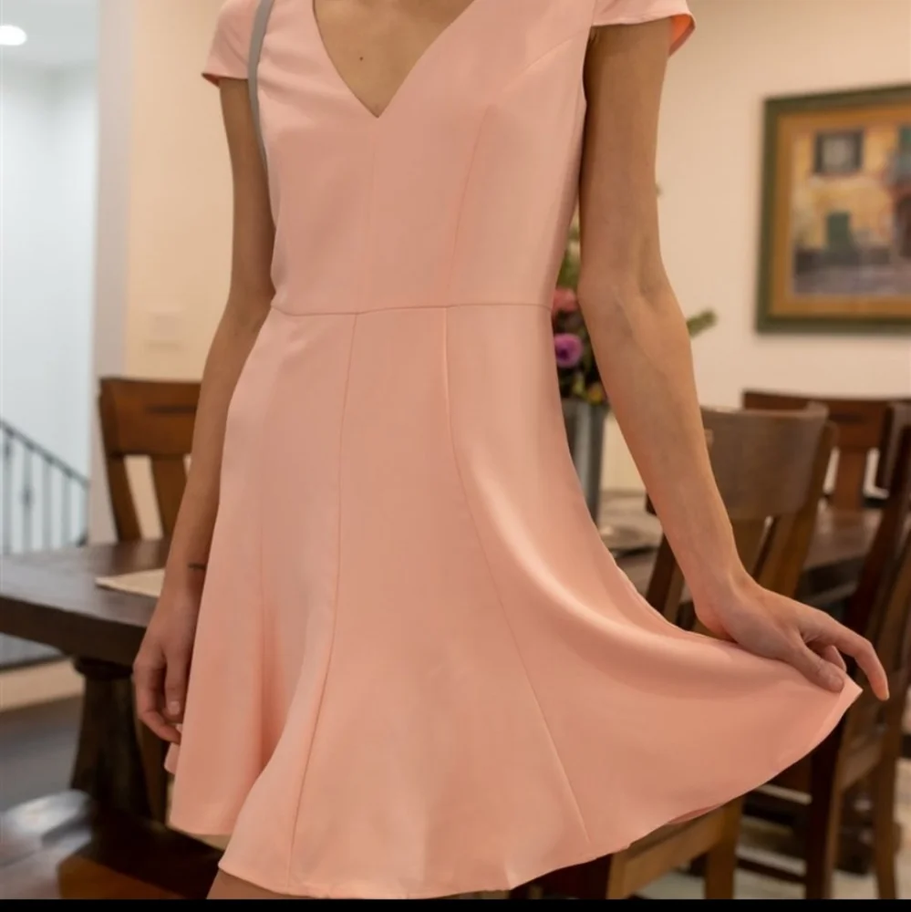 V-neck spring dress - Picture 7 of 8